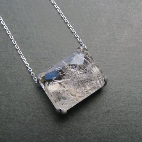 【necklace】　ルチル結晶入りホワイトガーデンクォーツ　かんなカット