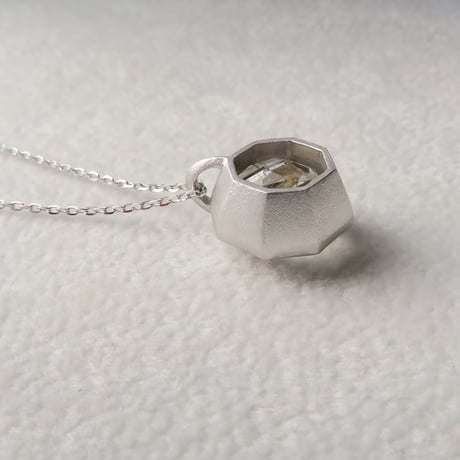 【necklace】　ルチル結晶入りクォーツ　かんなカット
