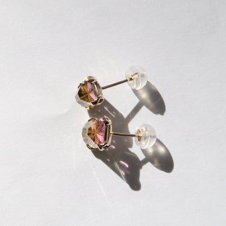 バイカラートルマリン 6.4×5.4mm オクタゴン 甲州貴石切子 pierced(片耳)
