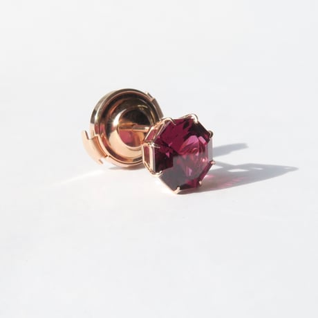 【Lapel pin】　ロードライトガーネット 8mm アトリアカット