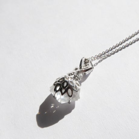 ミルキークォーツ 8.5mm さくらシェイプカット necklace