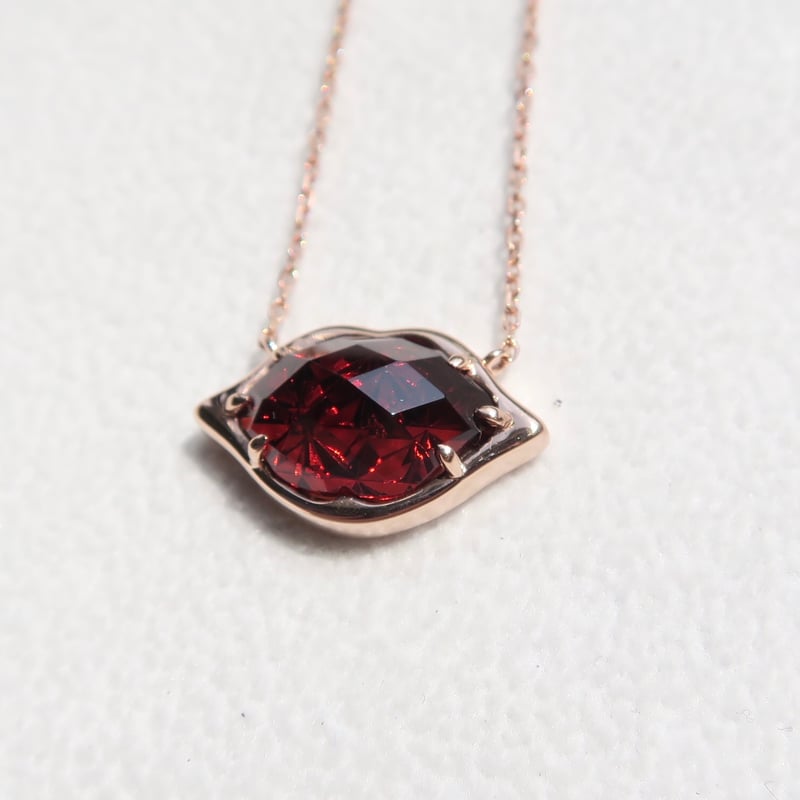 ガーネット リップ型 甲州貴石切子 necklace | FREESIA