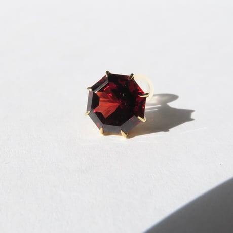 ガーネット 8mm アトリアカット pierce(片耳)