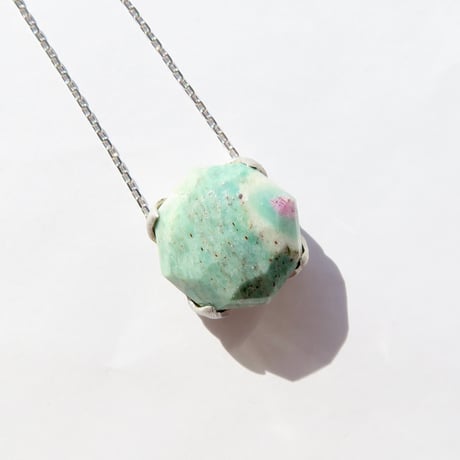【necklace】　ルビーインフックサイト：シミズ貴石 かんなカット