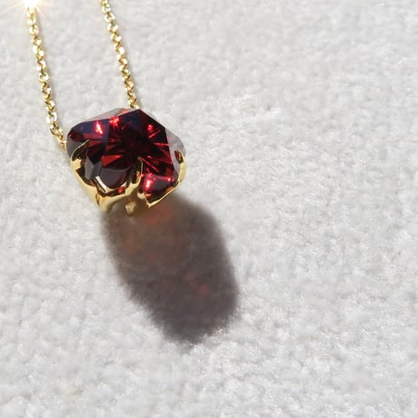 【necklace】　ガーネット 桜型 甲州貴石切子