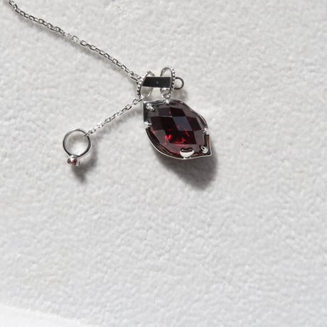 【necklace】　ガーネット リップ型 甲州貴石切子