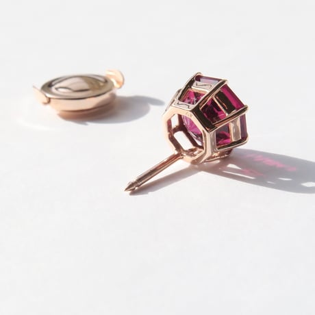 【Lapel pin】　ロードライトガーネット 8mm アトリアカット