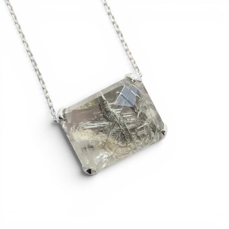 【necklace】　ルチル結晶入りホワイトガーデンクォーツ　かんなカット
