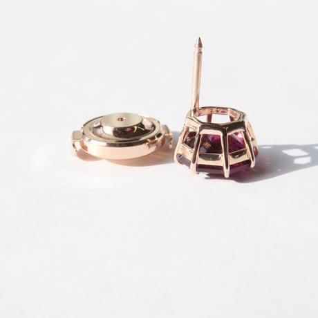 【Lapel pin】　ロードライトガーネット 8mm アトリアカット