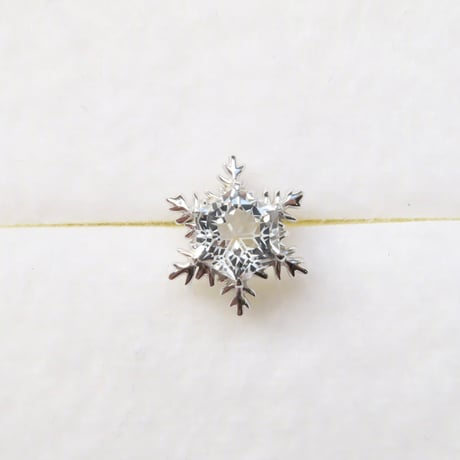 【pierced】　白水晶　6mm　ゆきんこカット　片耳