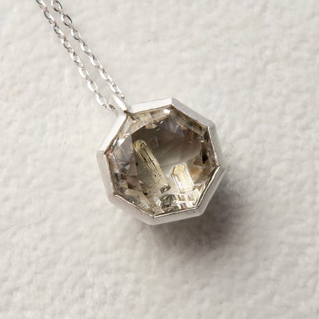 【necklace】　ルチル結晶入りクォーツ　かんなカット