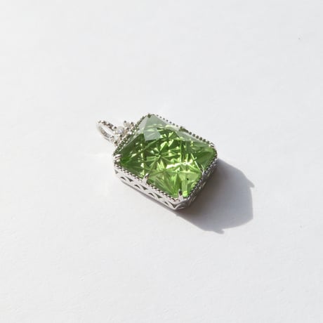 ペリドット 10×8mmオクタゴン 甲州貴石切子 charm