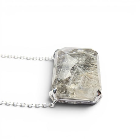 【necklace】　ルチル結晶入りホワイトガーデンクォーツ　かんなカット