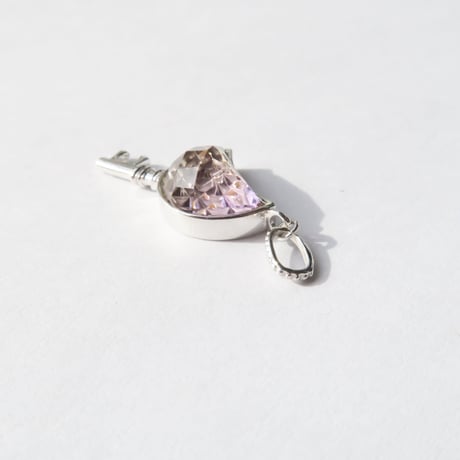 【charm】　アメトリン 10×7mm月型 甲州貴石切子