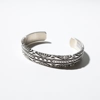 UNISEX / ナバホ族 Bruce Morgan / 1/2'' 10ga SS サンバースト 4ダイヤ+アロー バングル