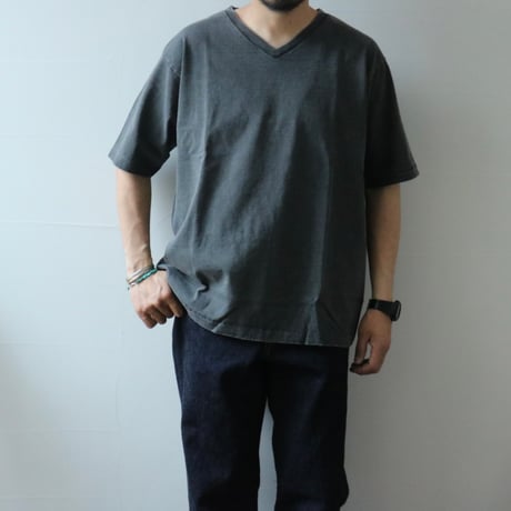 M.I.D.A. / PIGMENT DYED V-NECK TEE / M231502