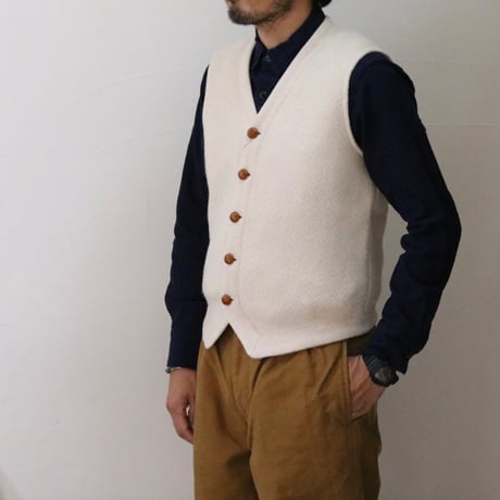 D.C.WHITE / CURTATORS VEST / D253350