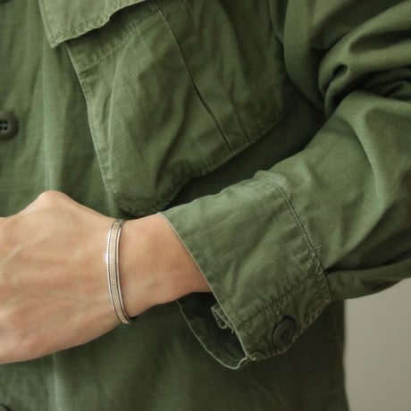 UNISEX / ナバホ族 Bruce Morgan / 1/4'' 14Kゴールド 細目 バングル