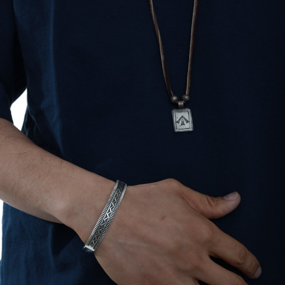 Lyle Secatero ナバホ族　バングル ナバホ族 Lyle Secatero / 3/8'' ライトニング/ブリッジ シルバー
