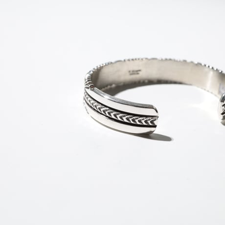 UNISEX / ナバホ族 Bruce Morgan / 1/2'' 10ga SS サンバースト 4ダイヤ+アロー バングル
