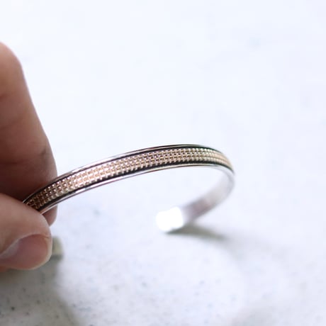 UNISEX / ナバホ族 Bruce Morgan / 1/4'' 14Kゴールド 細目 バングル