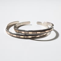UNISEX / ナバホ族 Bruce Morgan / 1/4'' 14Kゴールド ストライプ+プレーン バングル