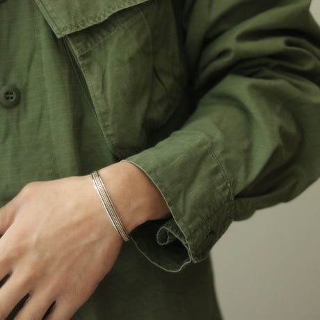UNISEX / ナバホ族 Bruce Morgan / 1/4'' 14Kゴールド 細目 バングル
