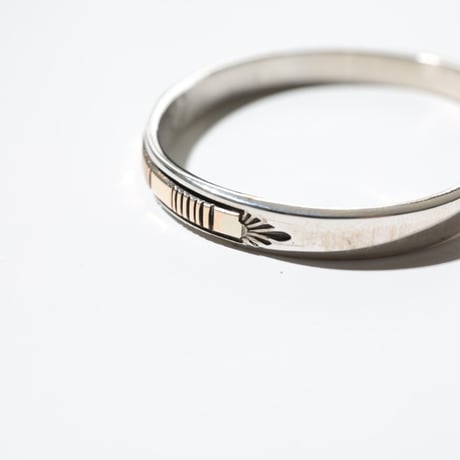 UNISEX / ナバホ族 Bruce Morgan / 1/4'' 14Kゴールド ストライプ+プレーン バングル