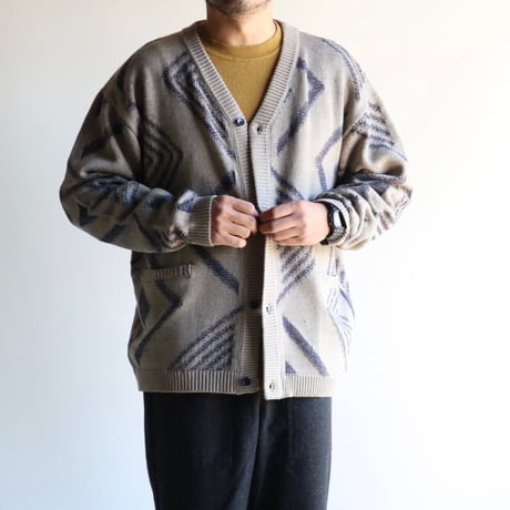 modem design / JACQUARD KNIT CARDIGAN