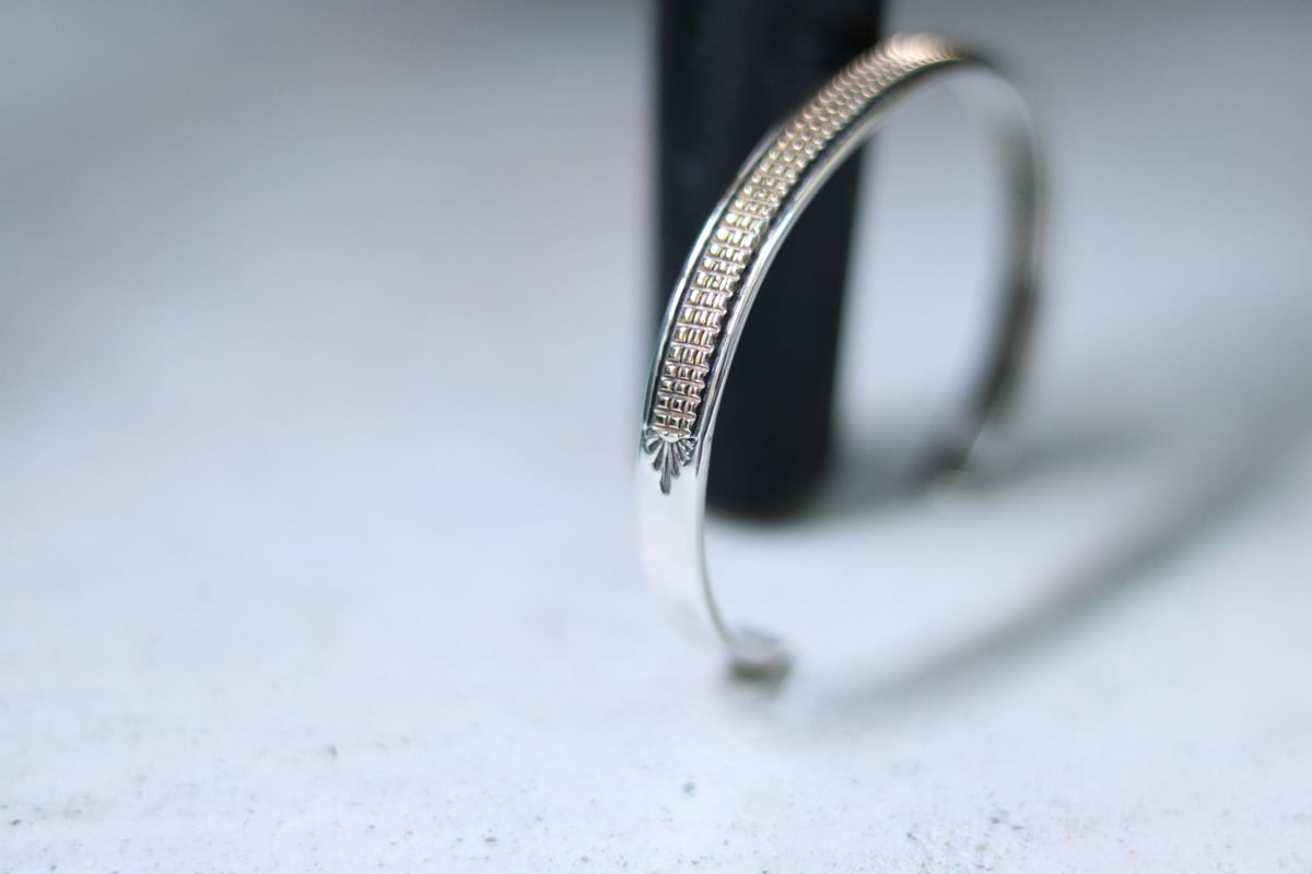UNISEX / ナバホ族 Bruce Morgan / 1/4'' 14Kゴールド 細目 バ