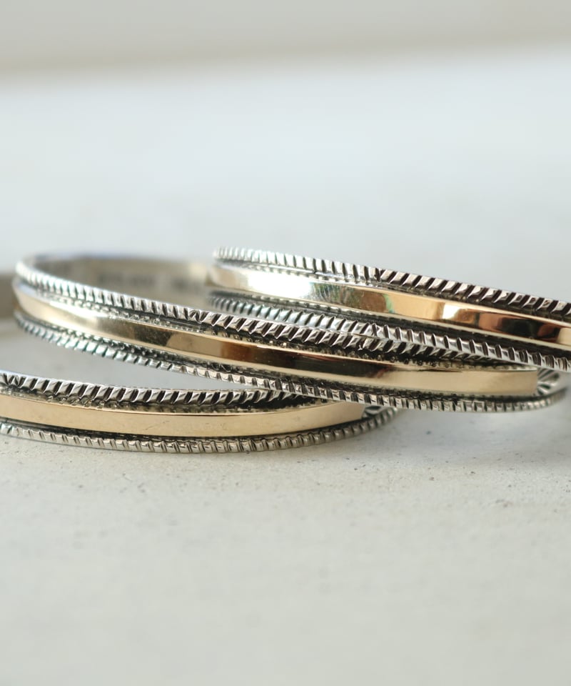 Navajoナバホ族Bruce MorganバングルブレスレットSterling UNISEX / ナバホ族 Bruce Morgan / 1/4 14K チゼル プレーン バ