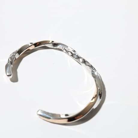 UNISEX / ナバホ族 Bruce Morgan / #6SQ 14K 4ダイヤ+アロー ツイスト バングル