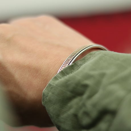 UNISEX / ナバホ族 Bruce Morgan / 1/4'' 14Kゴールド 細目 バングル