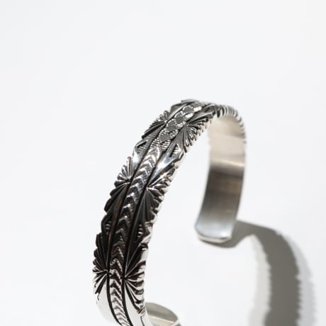 UNISEX / ナバホ族 Bruce Morgan / 1/2'' 10ga SS サンバースト 4ダイヤ+アロー バングル