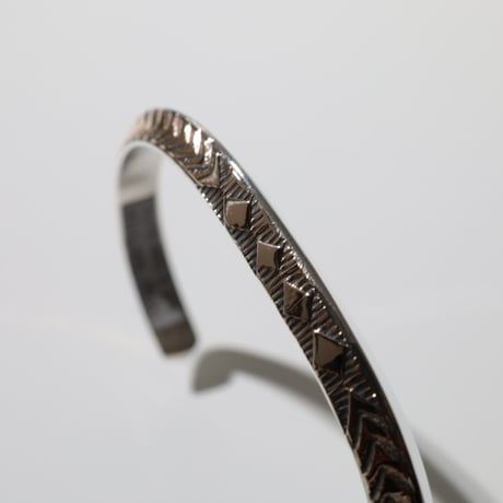 UNISEX / ナバホ族 Bruce Morgan / #2TR Plain (SS) / 4 Diamond + Arrow (14K) バングル