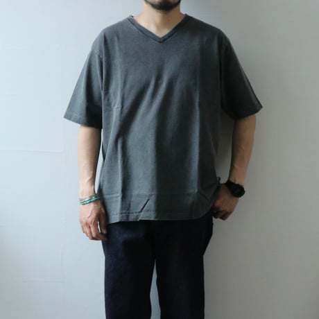 M.I.D.A. / PIGMENT DYED V-NECK TEE / M231502