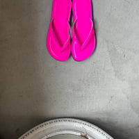 大人が楽しむリアルレザーサンダル　neon pink
