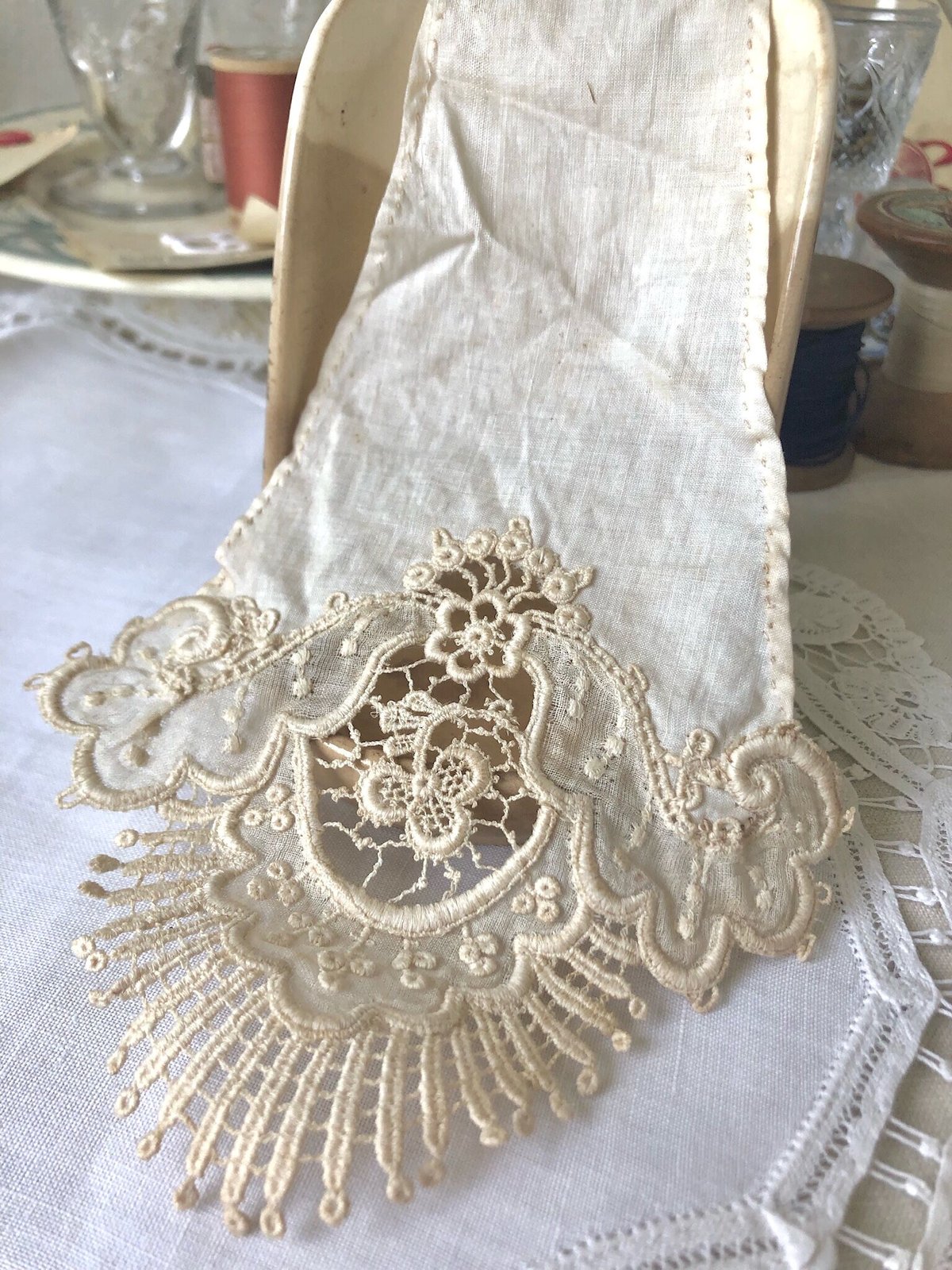 ○アンティーク○タイ○レース刺繍○クリームベージュ | Vintage Lover