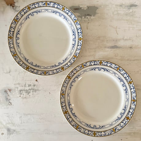 クレイユエモントロー | STORES