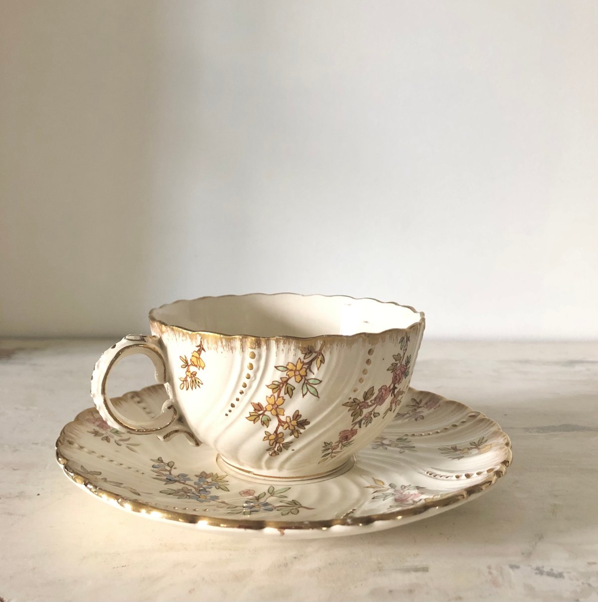 フランスアンティークサルグミンヌ ルイ15世 ティーカップ & ソーサー