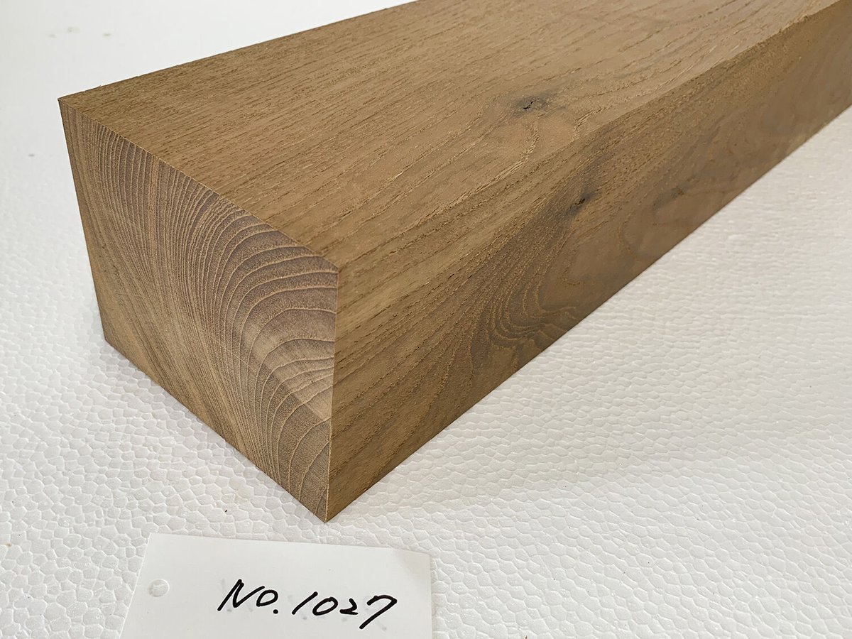 角材[No.1027] 665×130×104 ウォールナット | 木彫りの材料屋