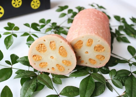 薄衣でシャキシャキした食感と、こだわりの辛さで配合したからし味噌の「からし蓮根」３種よりお好みの2本をお選びください