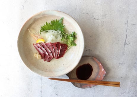 鉄分豊富・熊本名物！直送　国産馬刺し上霜降り（トロ）300ｇセット