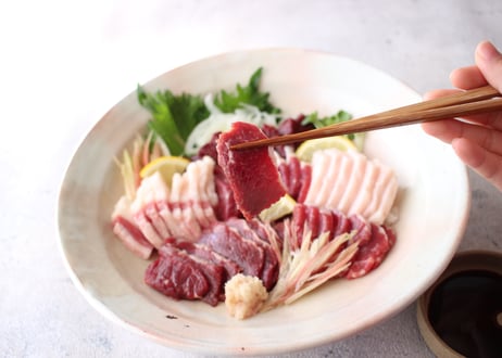 鉄分豊富・熊本名物！直送　馬刺し盛り合わせ300ｇセット