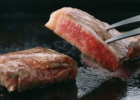 G1認証くまもとあか牛・極旨和牛サーロインステーキ 250g×2枚  お好みの焼き加減でお召し上がりください。おすすめはミディアムレアです