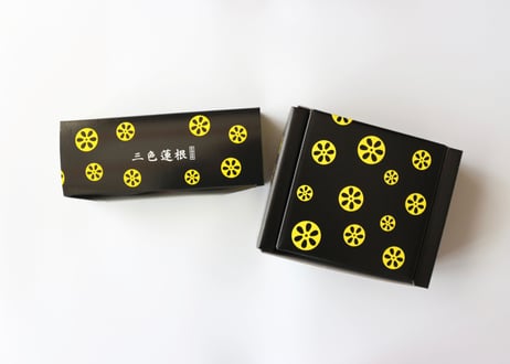 薄衣でシャキシャキした食感と、こだわりの辛さで配合したからし味噌の「からし蓮根」３種よりお好みの2本をお選びください