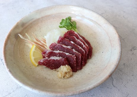 鉄分豊富・熊本名物！直送　国産馬刺し上霜降り（トロ）300ｇセット