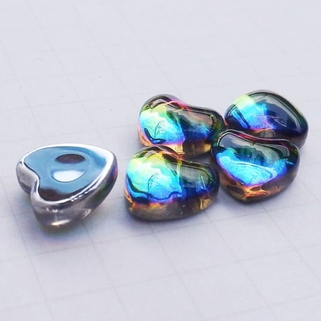 ネイルパーツうるうる ハート メタル レインボー 8mm アクリルガラス