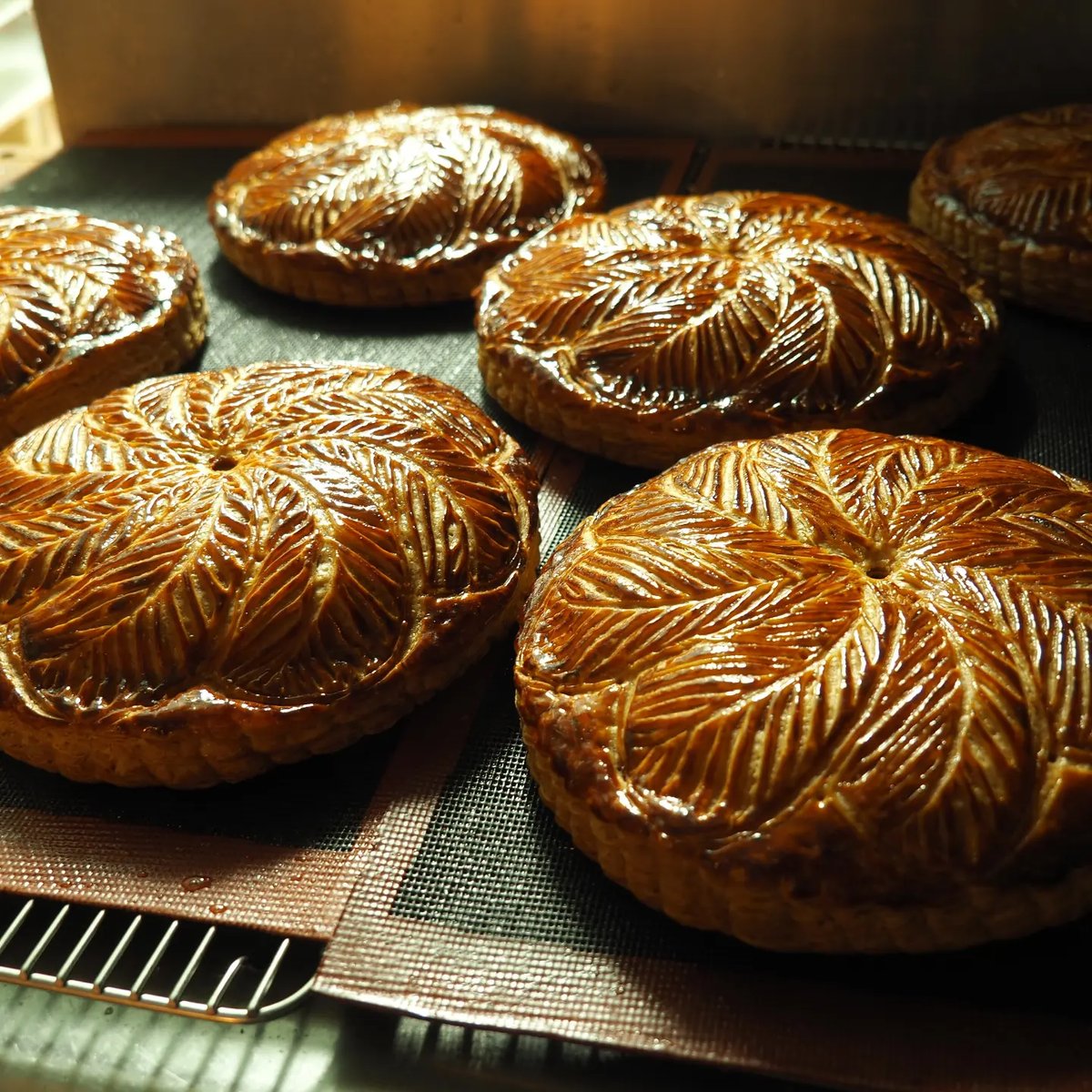 ガレット・デ・ロワ フェーヴ ガレガレ ガレットデロワのお取り寄せ│フランスの伝統お菓子│レガレヴの