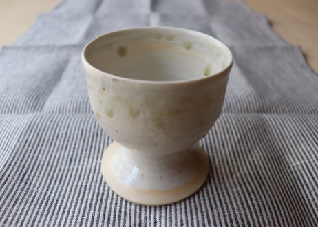 葡萄灰釉の酒杯（工藤冬里）